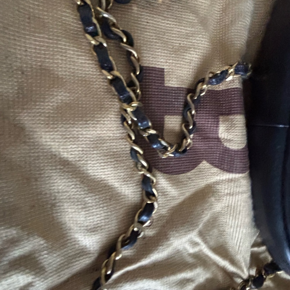 Vintage Bally Quilted Lambskin Chain Shoulder Bag – Black with Gold Hardware - Picture 8 of 10